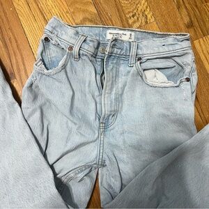 Abercrombie Curve Love Ultra High Rise 90s Straight Jean Size 26 Short